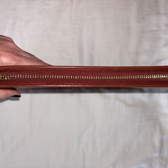 Kate Spade dictionary leather tablet holder - Picture 12 of 13